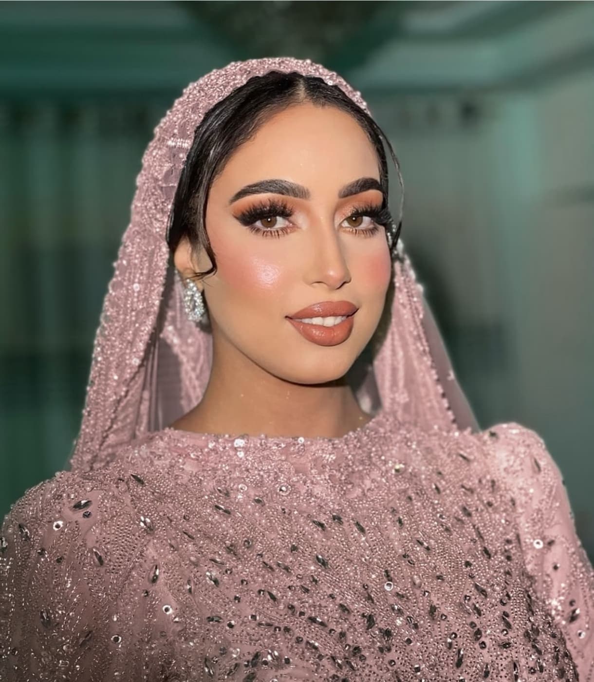 Iraqi and Levantine bride in Sharjah with rich expressive Arabic bridal makeup, deep eyes luminous skin and bold lip by Elani Artistry