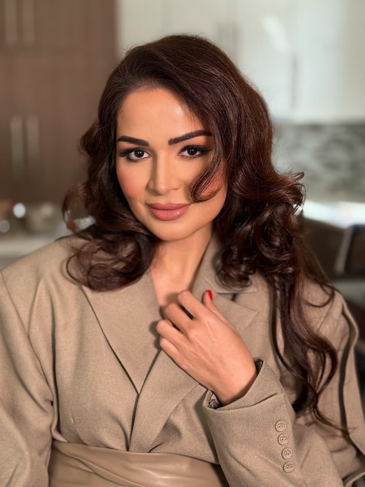 Corporate makeup look by Elani Artistry in Dubai, polished daytime professional makeup