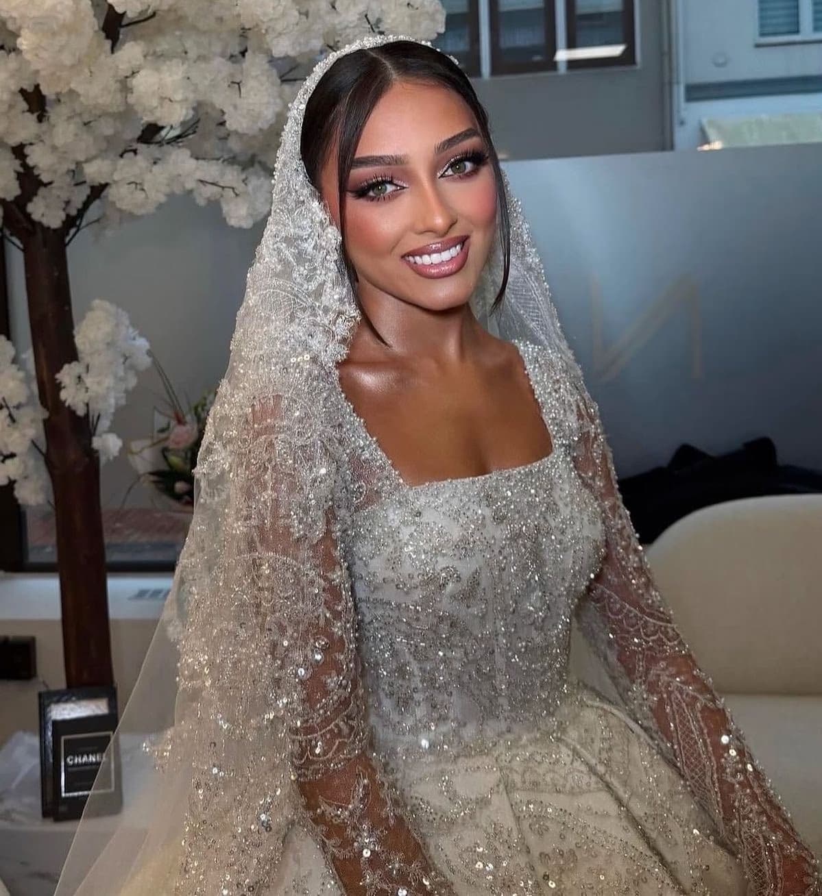 Emirati bride in Sharjah with traditional UAE bridal makeup, full glamour look with dramatic kohl eyes and flawless base by Elani Artistry